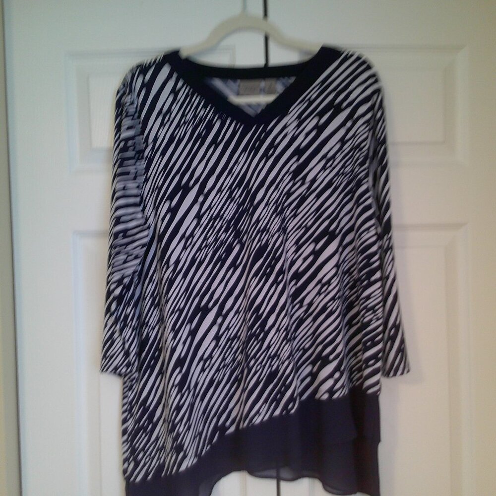 Chicos Easywear, blue and white, V-neck top size 3 / XL / 16